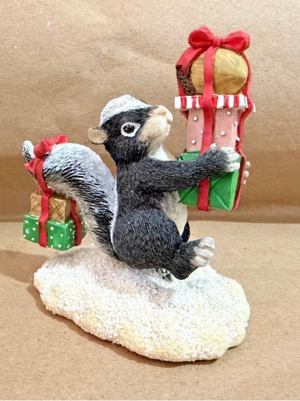 Fitz & Floyd Christmas Figurine
Charming Tails
Bearing Gifts #87/600
c.1997